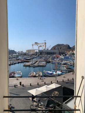 Captain Watch - vue sur le port & les bateaux - Parking souterrain offert